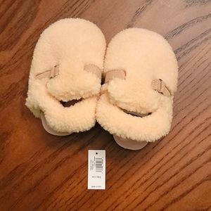 Baby Gap sherpa clogs